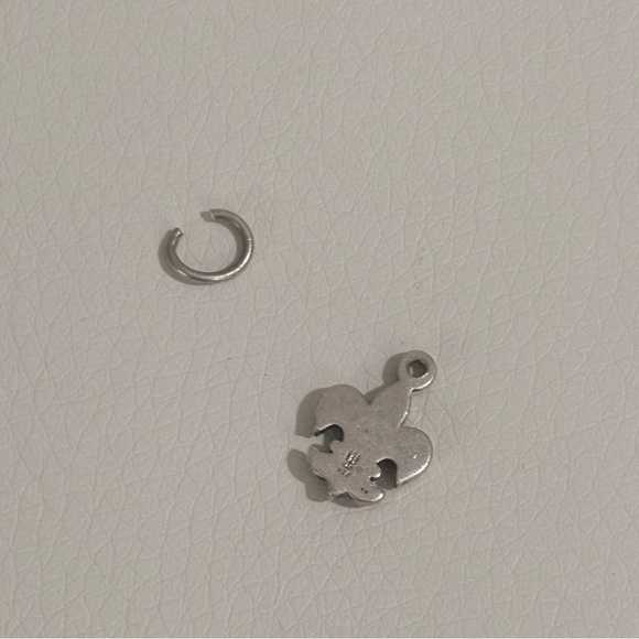 James Avery Fleur De Lis Charm or Pendant Retired Saints
Sterling Silver 925 - Picture 5 of 5